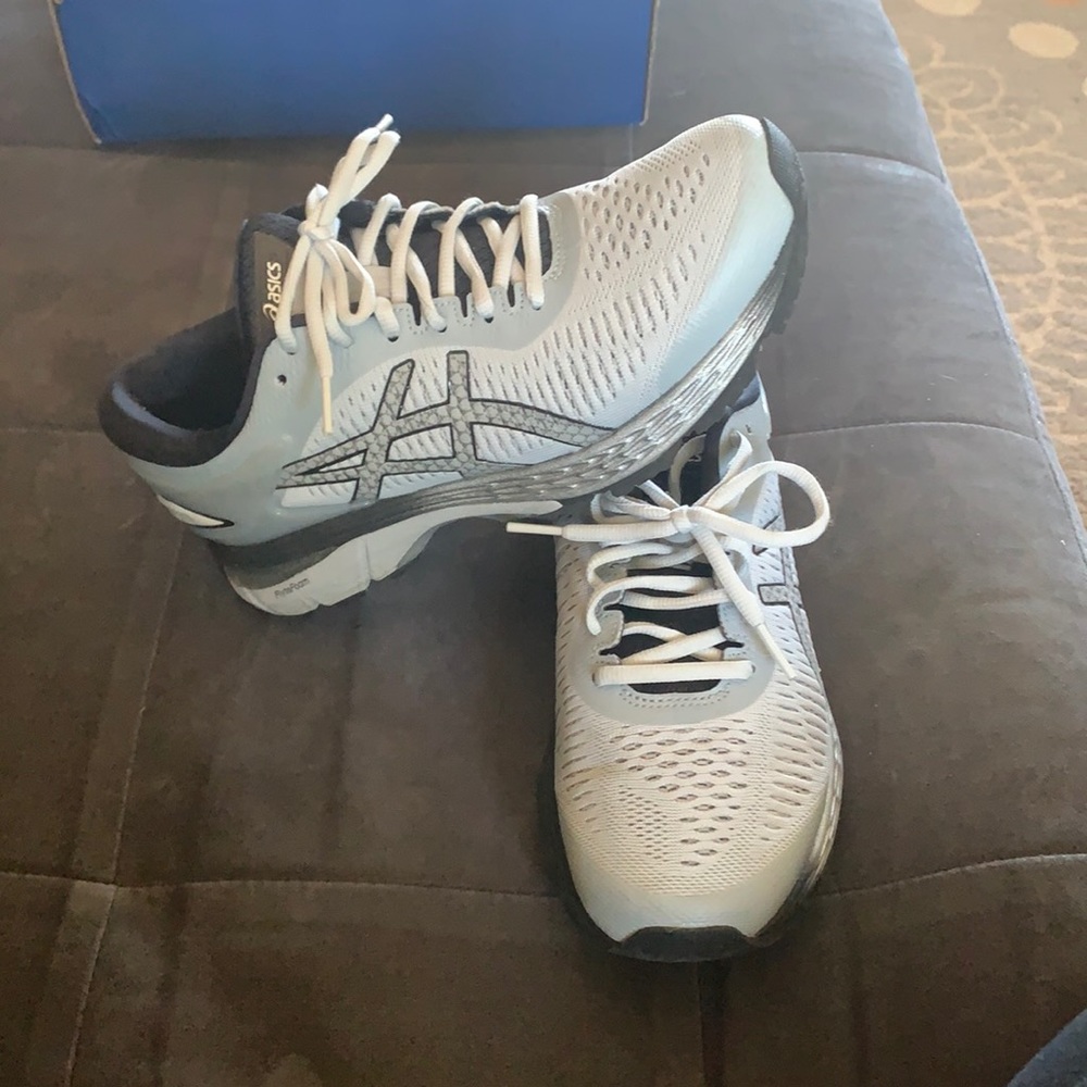 Women’s ASICS Gel-Kayano 25 size 7.5